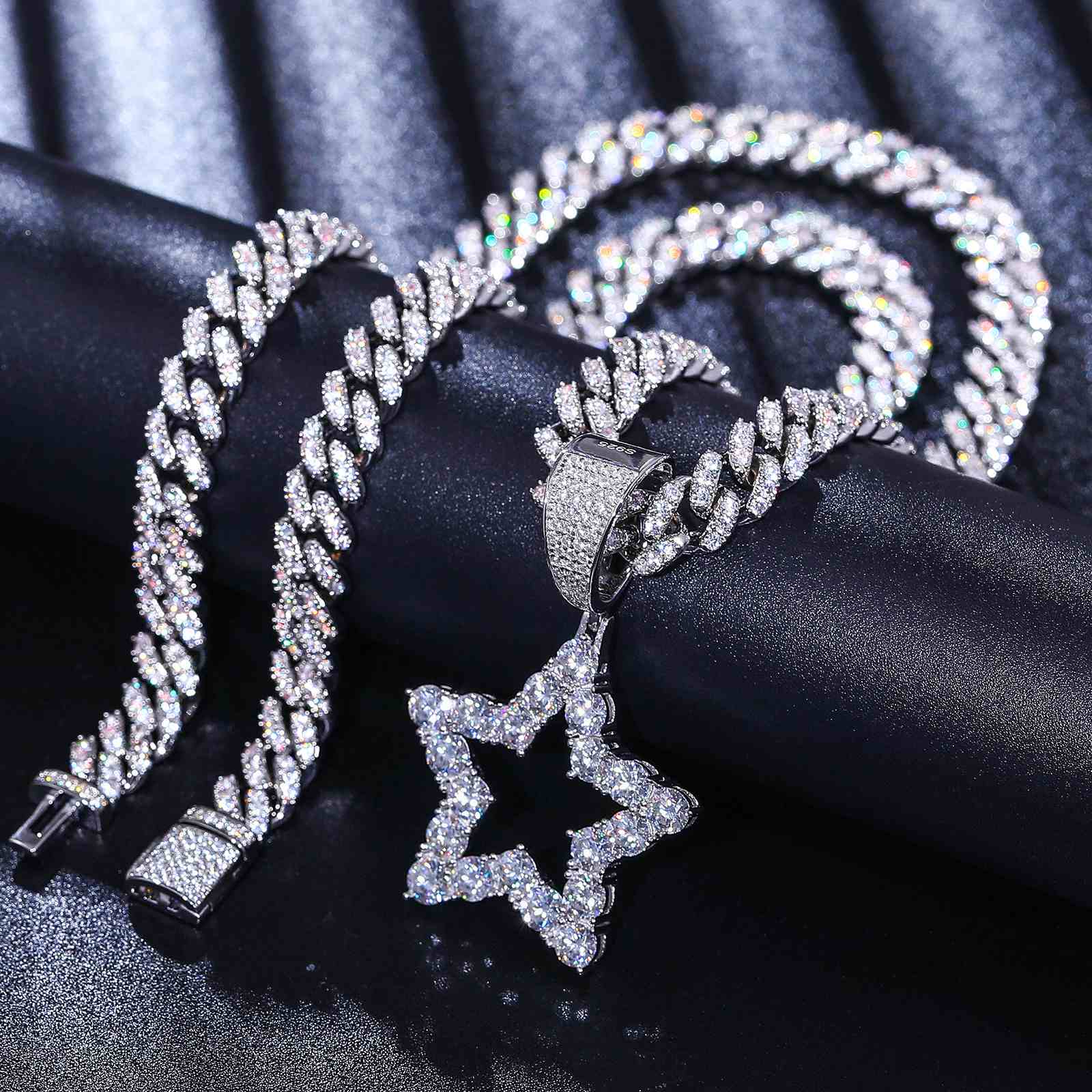 1 Row Star Pendant