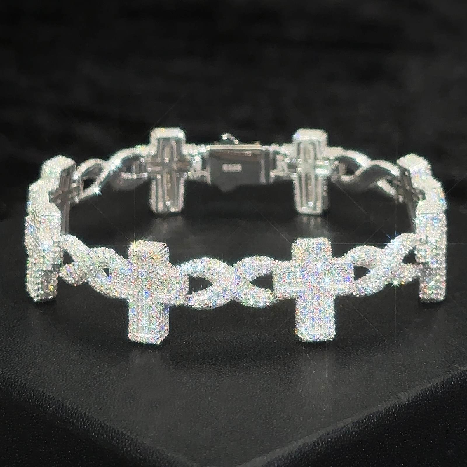 full-display-of-a-infinity-cross-link-bracelet