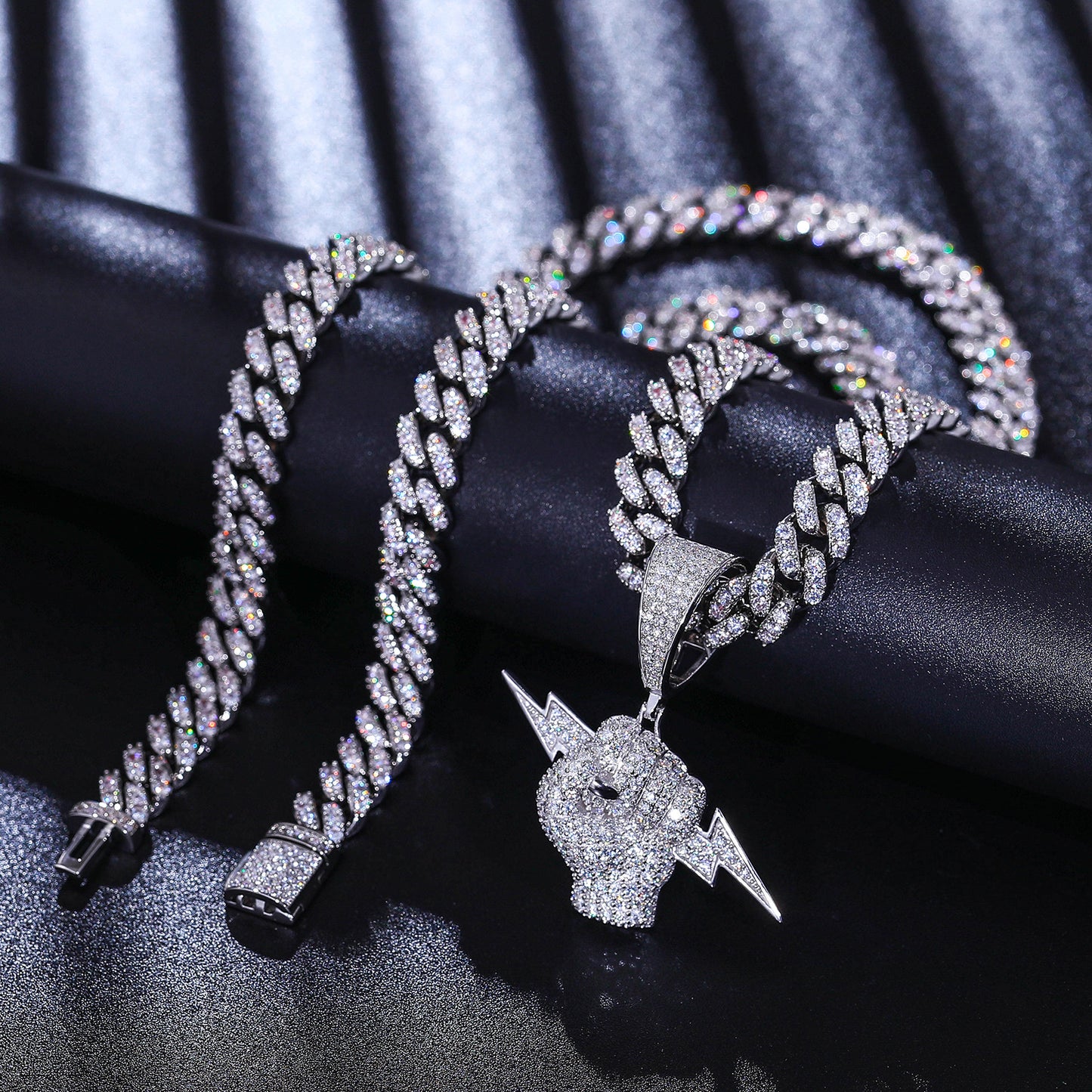 925 Silver Moissanite Lightning Fist Hip Hop Pendant TQP0260
