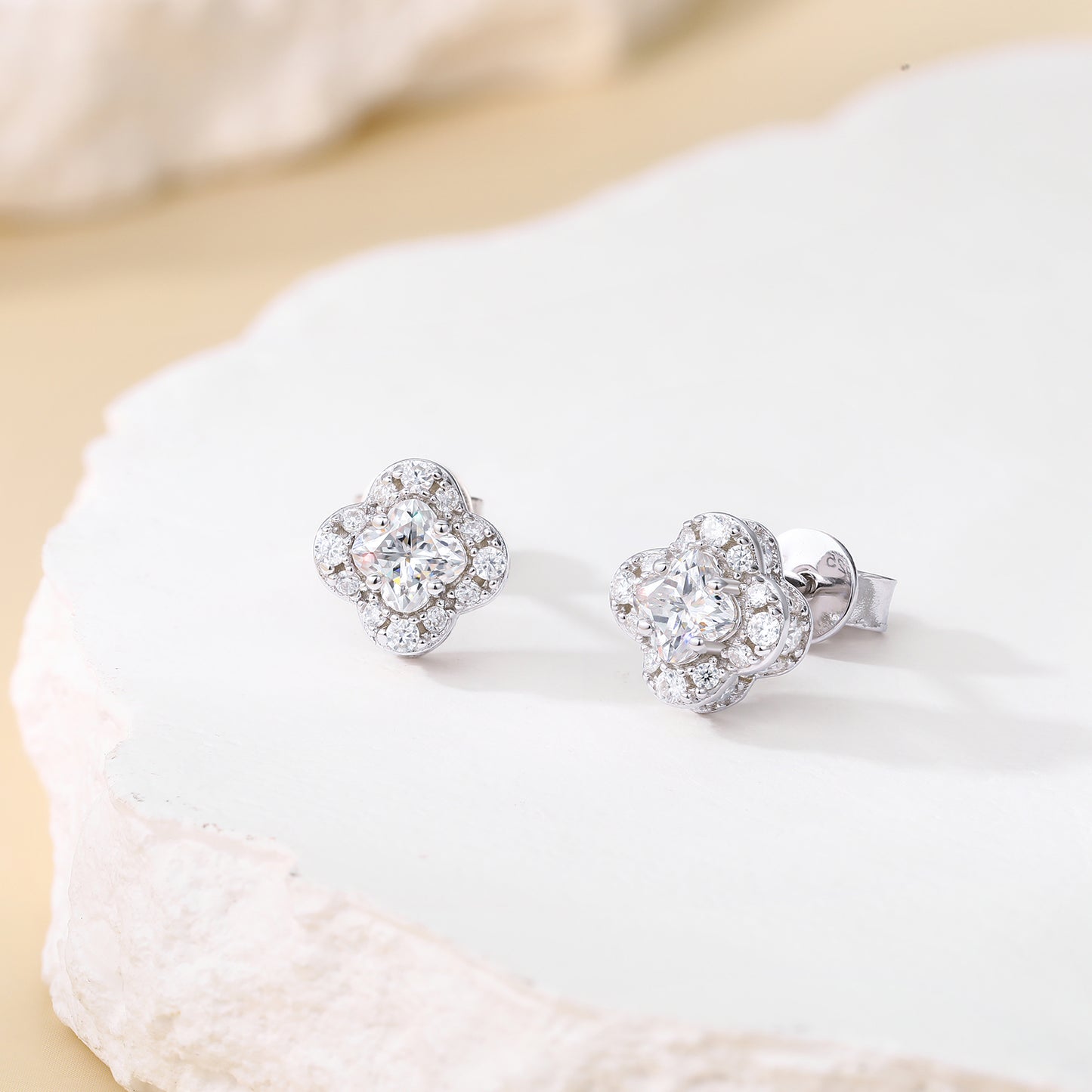 925 Silver Moissanite Four Leaf Clover Halo Stud Earrings TQE0612