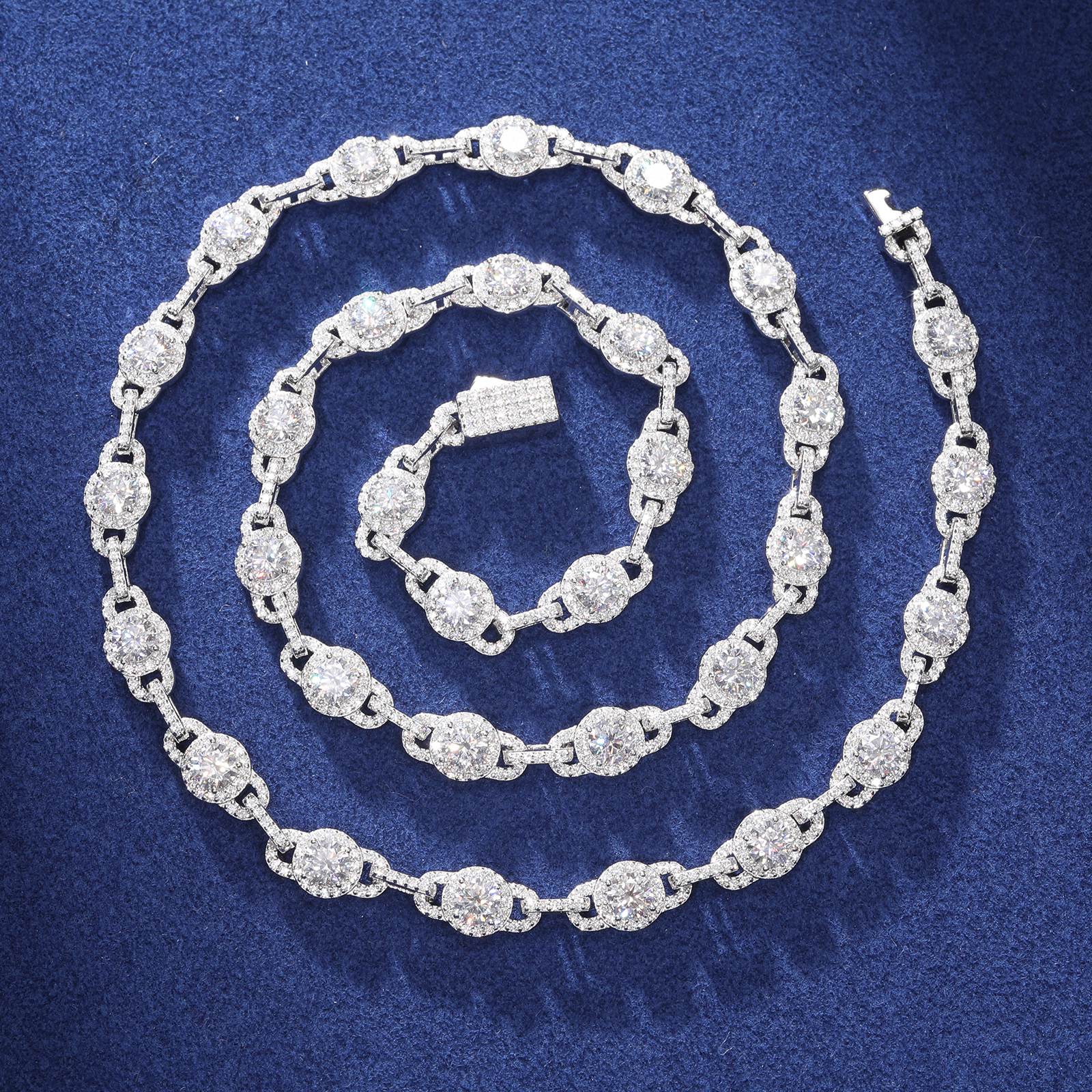 a-moissanite-diamond-necklace